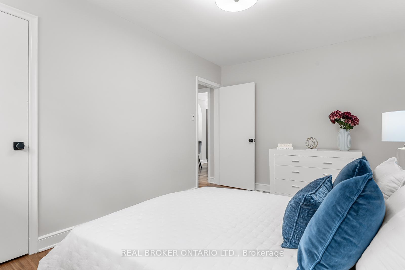 Photo 18 of 174 Dahlia Avenue, Ottawa, Applewood Acres — HOMEH