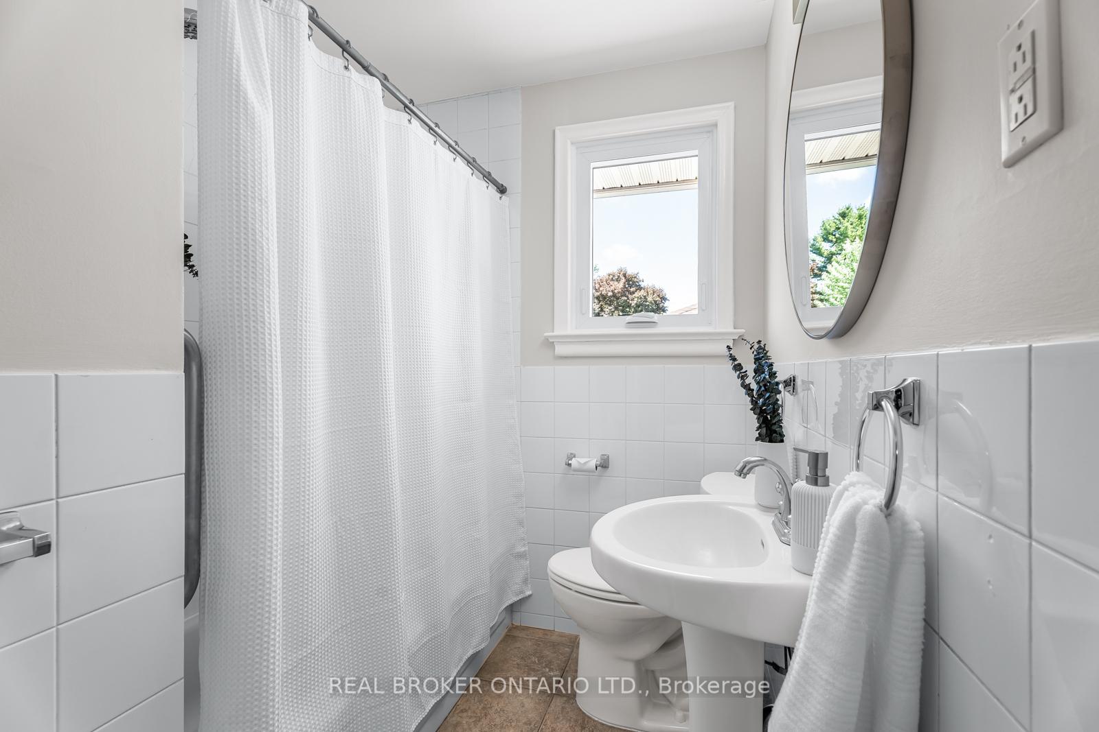 Photo 21 of 174 Dahlia Avenue, Ottawa, Applewood Acres — HOMEH