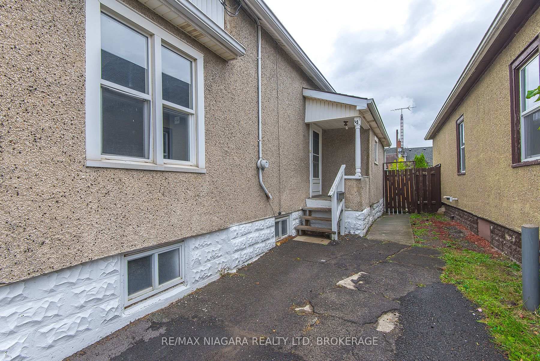 Photo 4 of 76 Sixth Street, Welland, Lincoln/Crowland — HOMEH