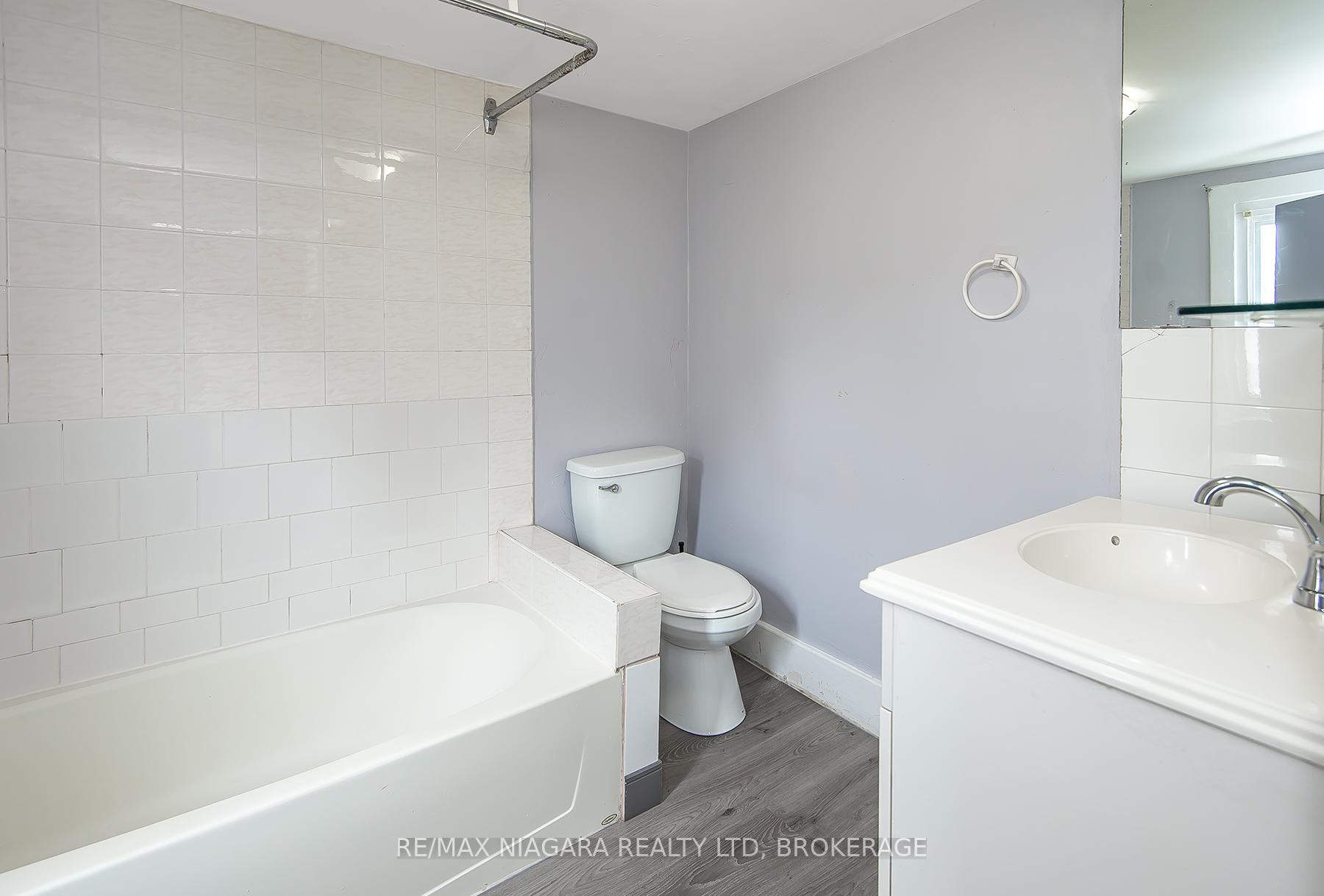 Photo 11 of 76 Sixth Street, Welland, Lincoln/Crowland — HOMEH