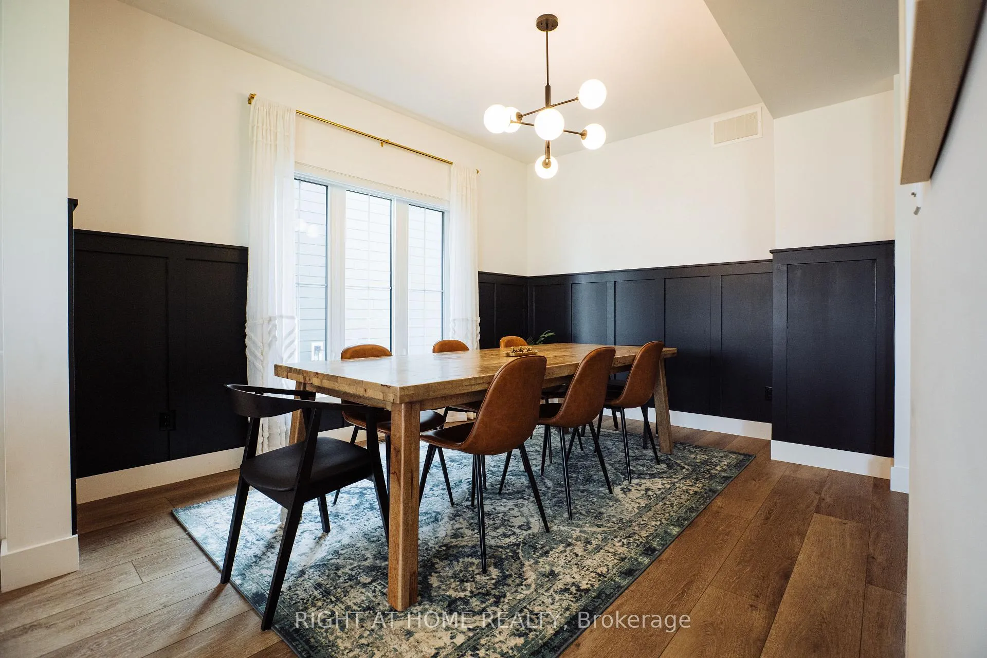 Photo 14 of 114 Black Willow Crescent, Blue Mountains — HOMEH