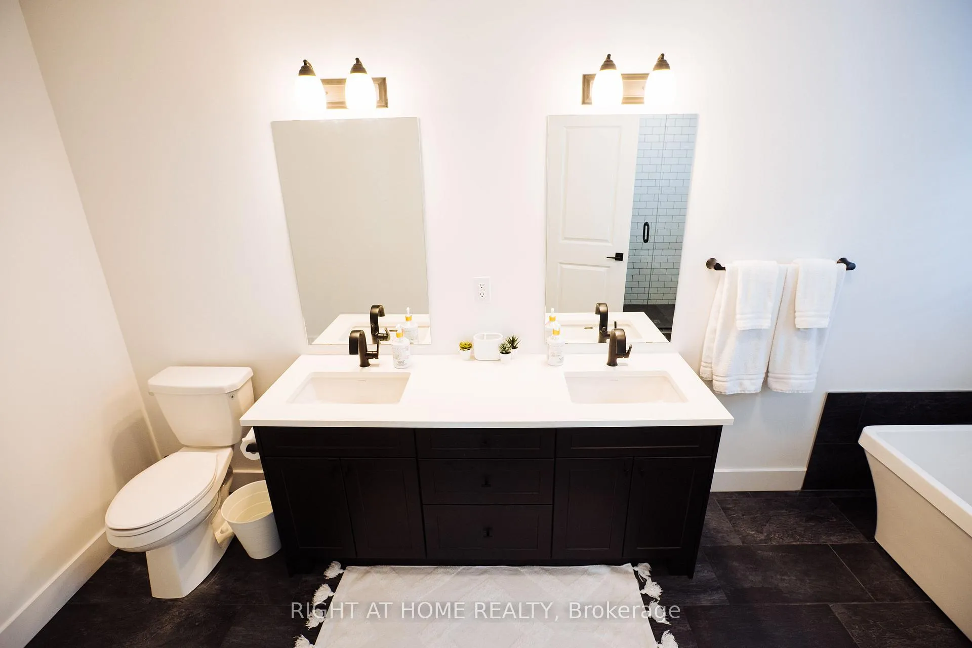 Photo 23 of 114 Black Willow Crescent, Blue Mountains — HOMEH