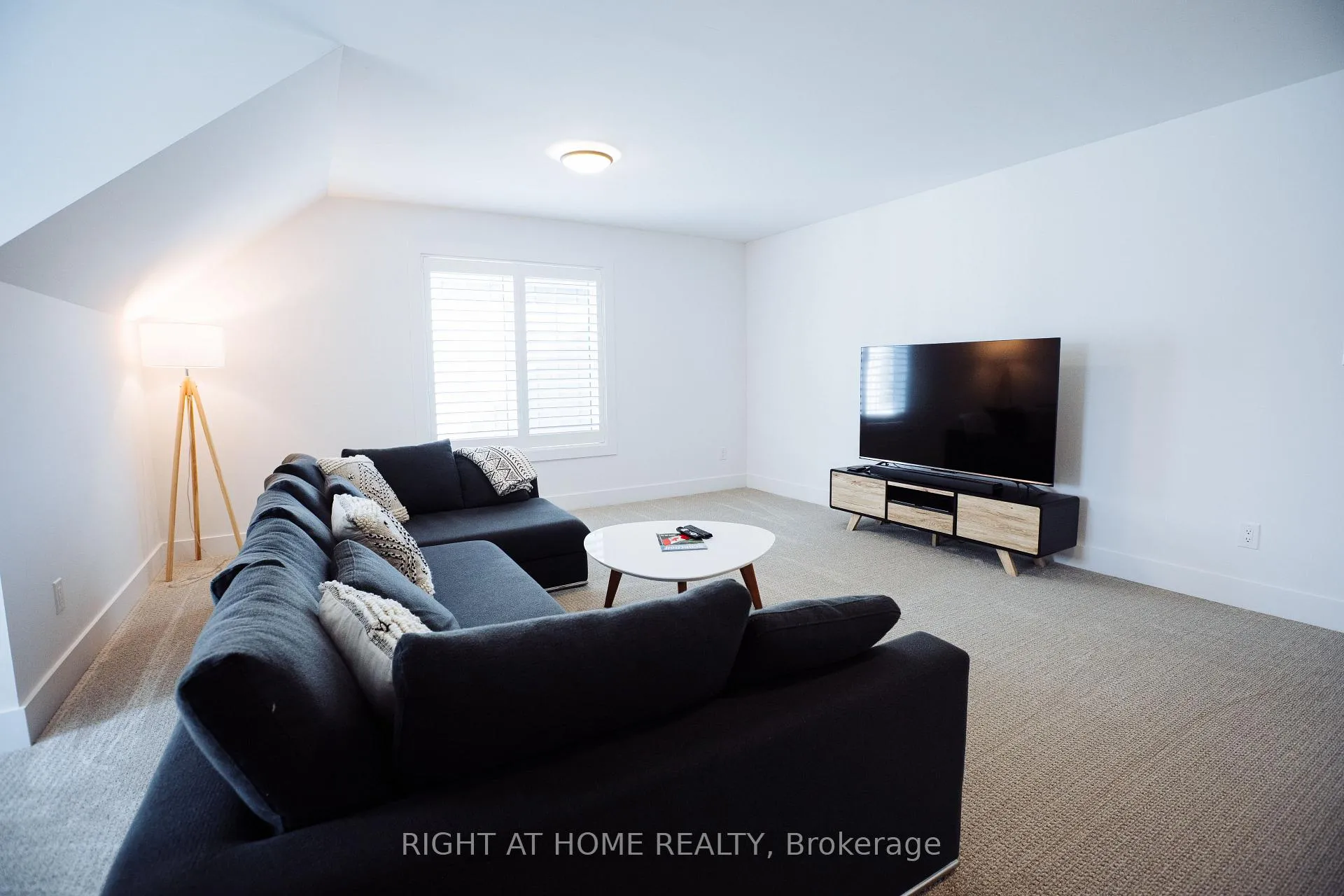 Photo 28 of 114 Black Willow Crescent, Blue Mountains — HOMEH