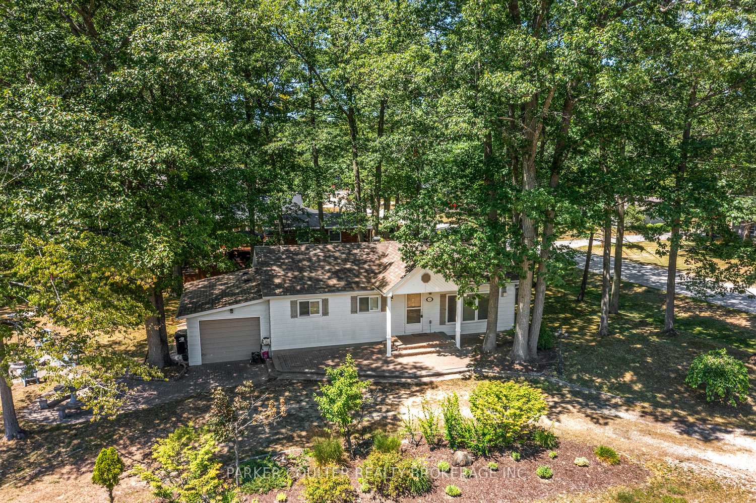 Photo 2 of 40 Antigua Drive, Wasaga Beach — HOMEH