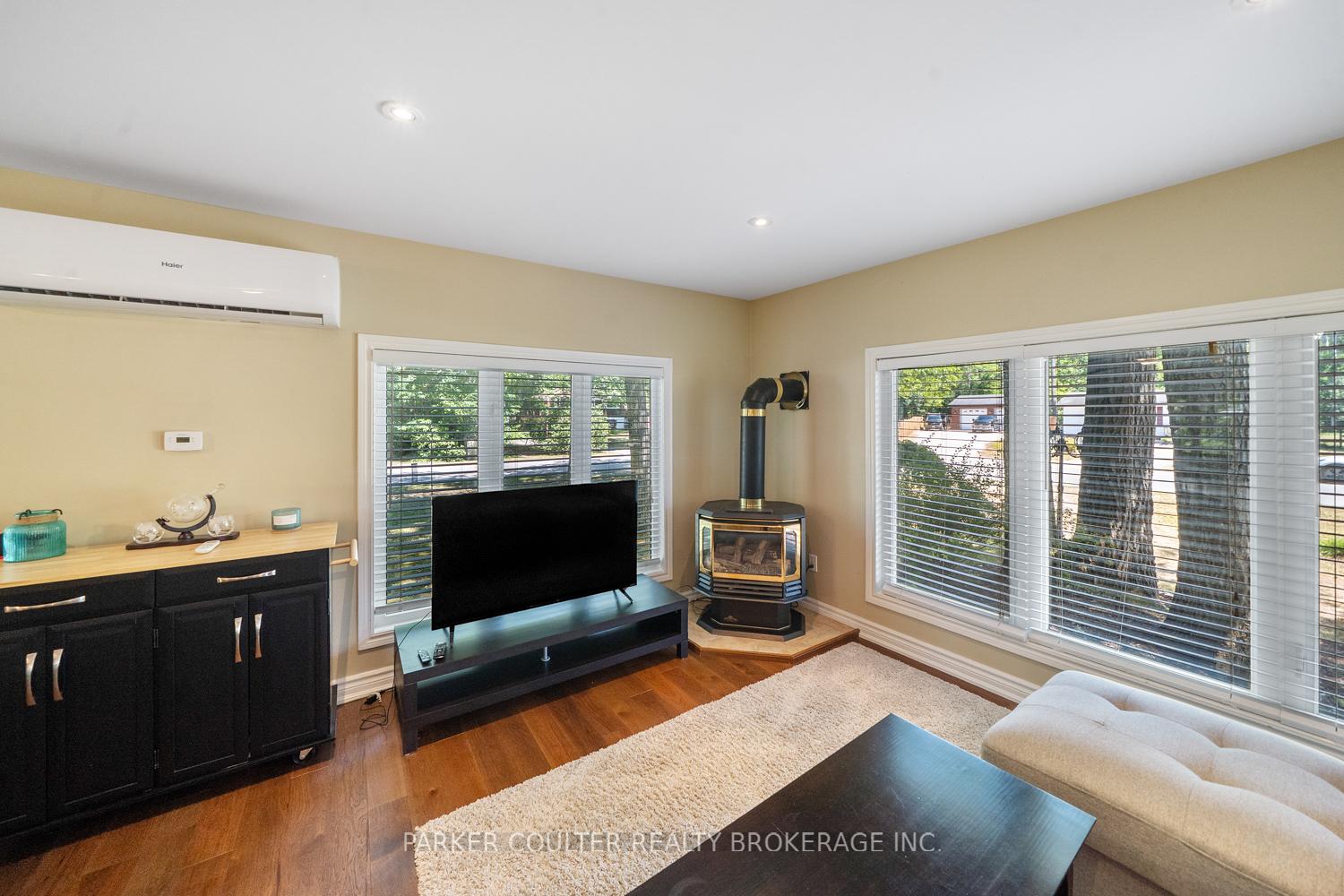 Photo 5 of 40 Antigua Drive, Wasaga Beach — HOMEH