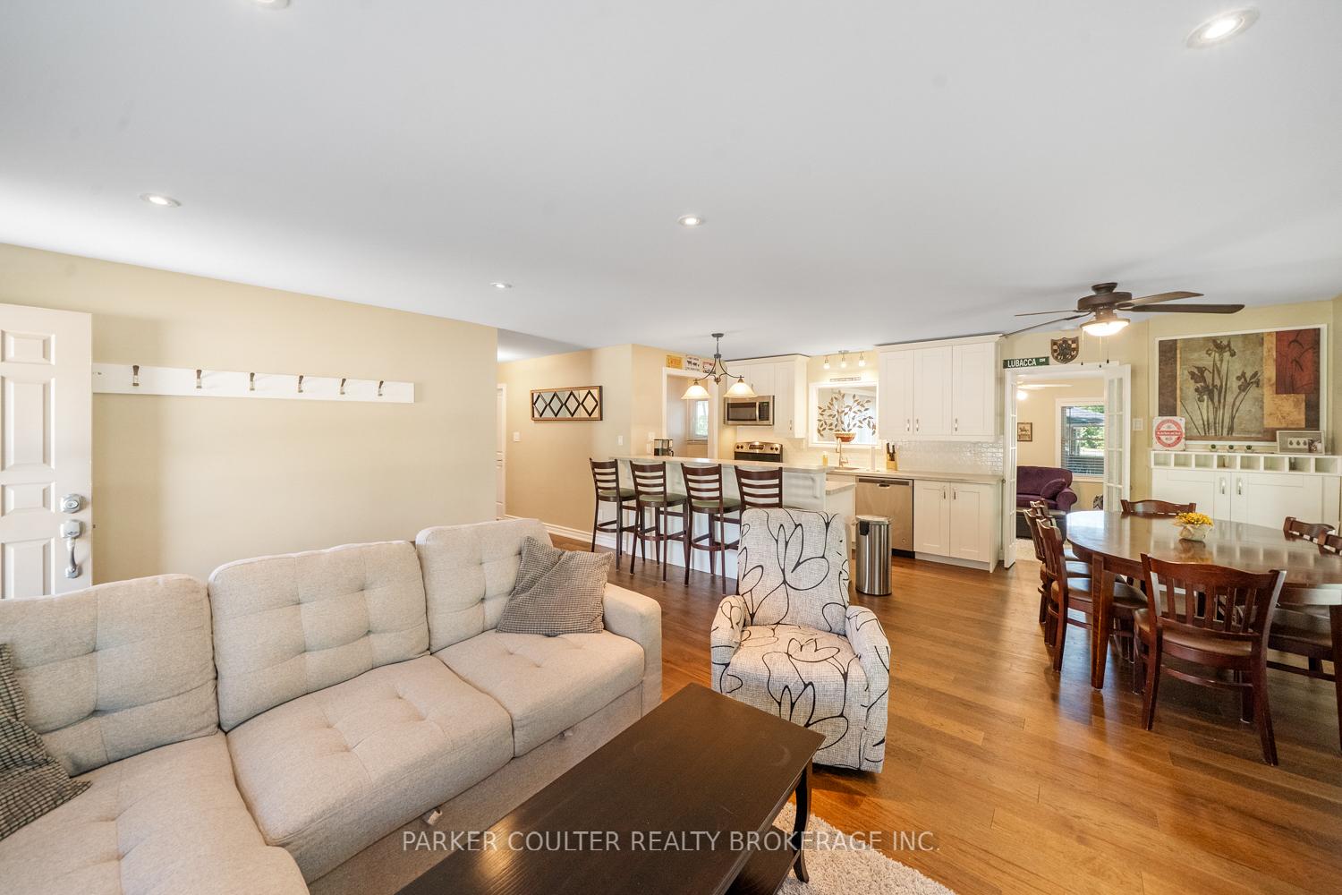 Photo 6 of 40 Antigua Drive, Wasaga Beach — HOMEH