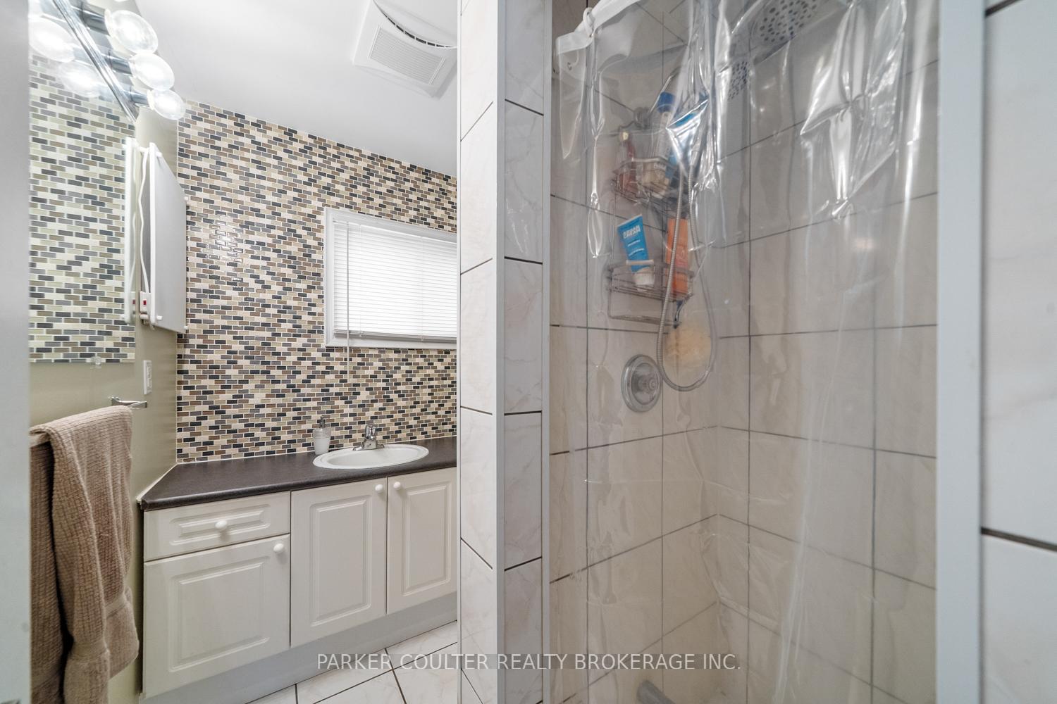 Photo 19 of 40 Antigua Drive, Wasaga Beach — HOMEH