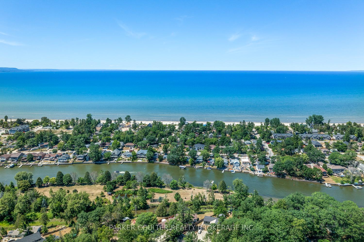 Photo 29 of 40 Antigua Drive, Wasaga Beach — HOMEH