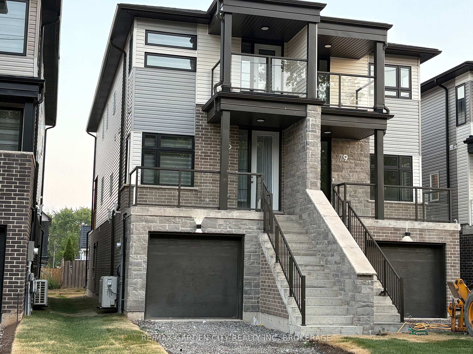 Photo 1 of 75 Superior Street, Welland, Dain City — HOMEH