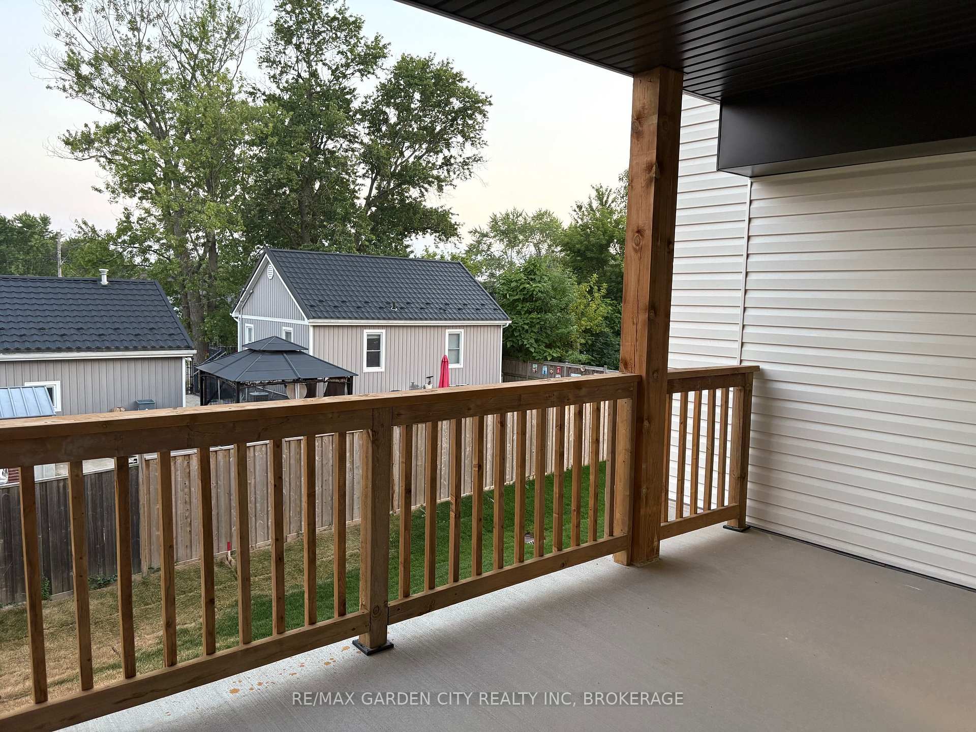 Photo 10 of 75 Superior Street, Welland, Dain City — HOMEH