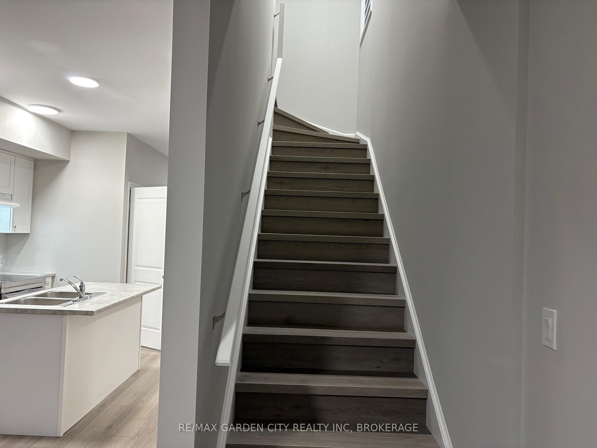 Photo 13 of 75 Superior Street, Welland, Dain City — HOMEH