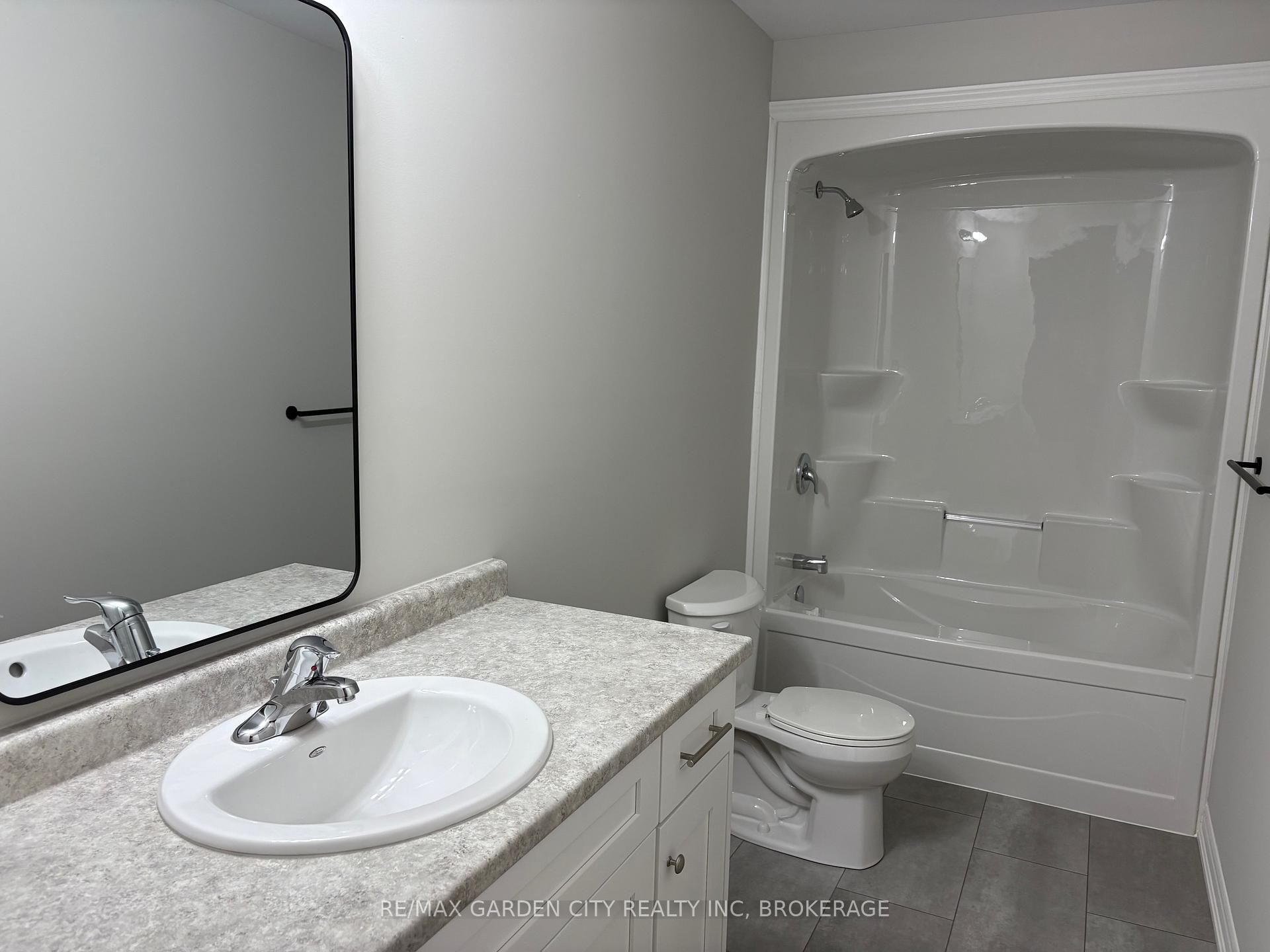 Photo 17 of 75 Superior Street, Welland, Dain City — HOMEH