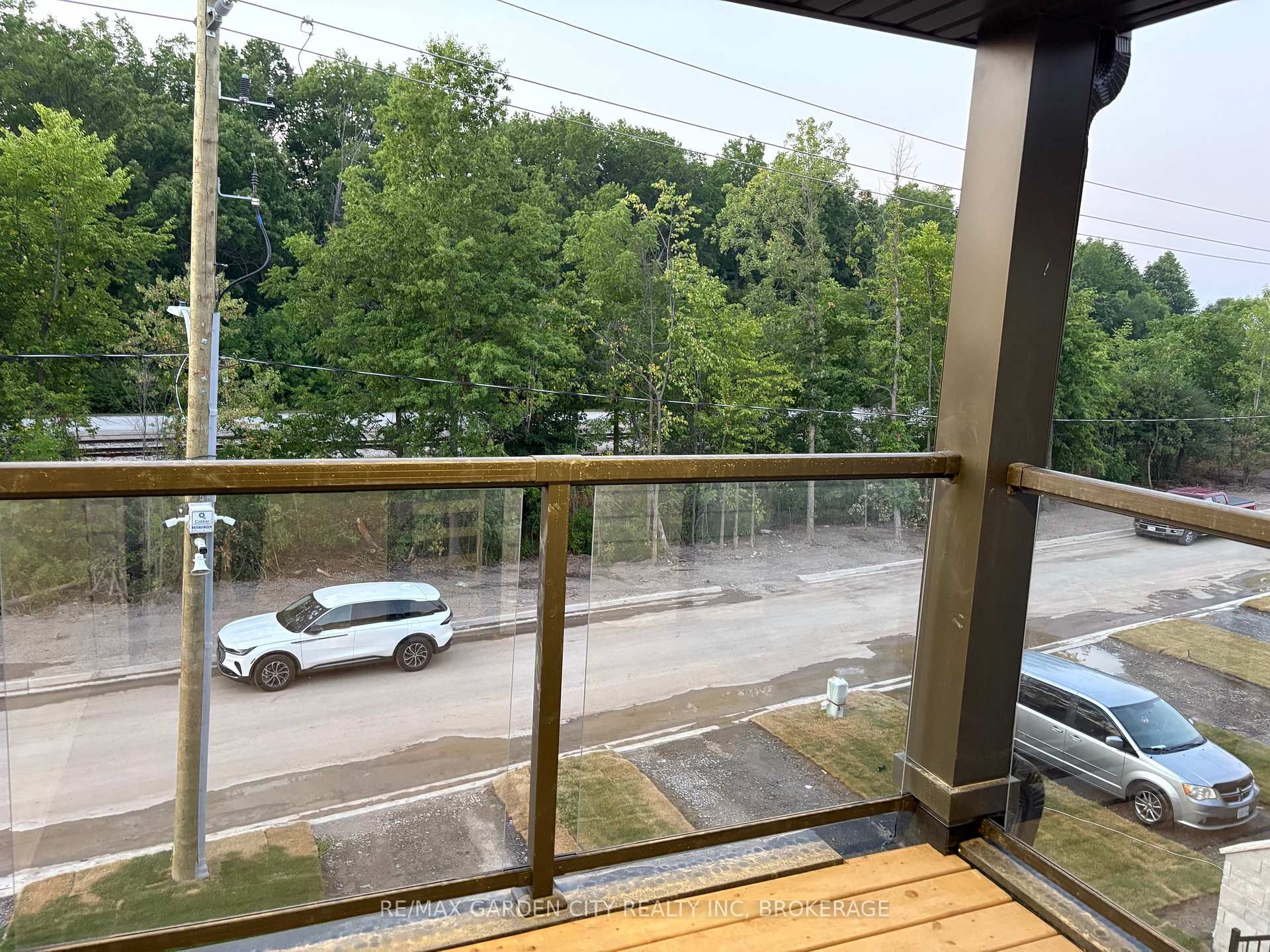 Photo 23 of 75 Superior Street, Welland, Dain City — HOMEH