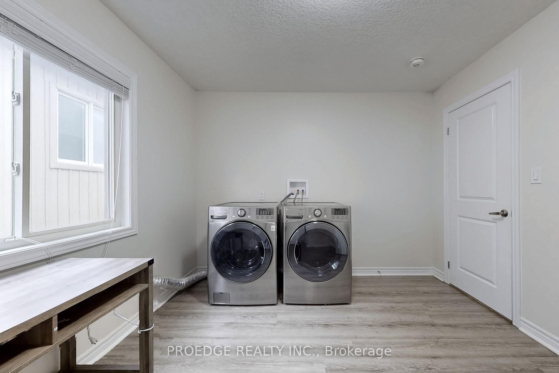 Photo 35 of 361 Beechdrops Drive, Waterloo, Vista Hills — HOMEH