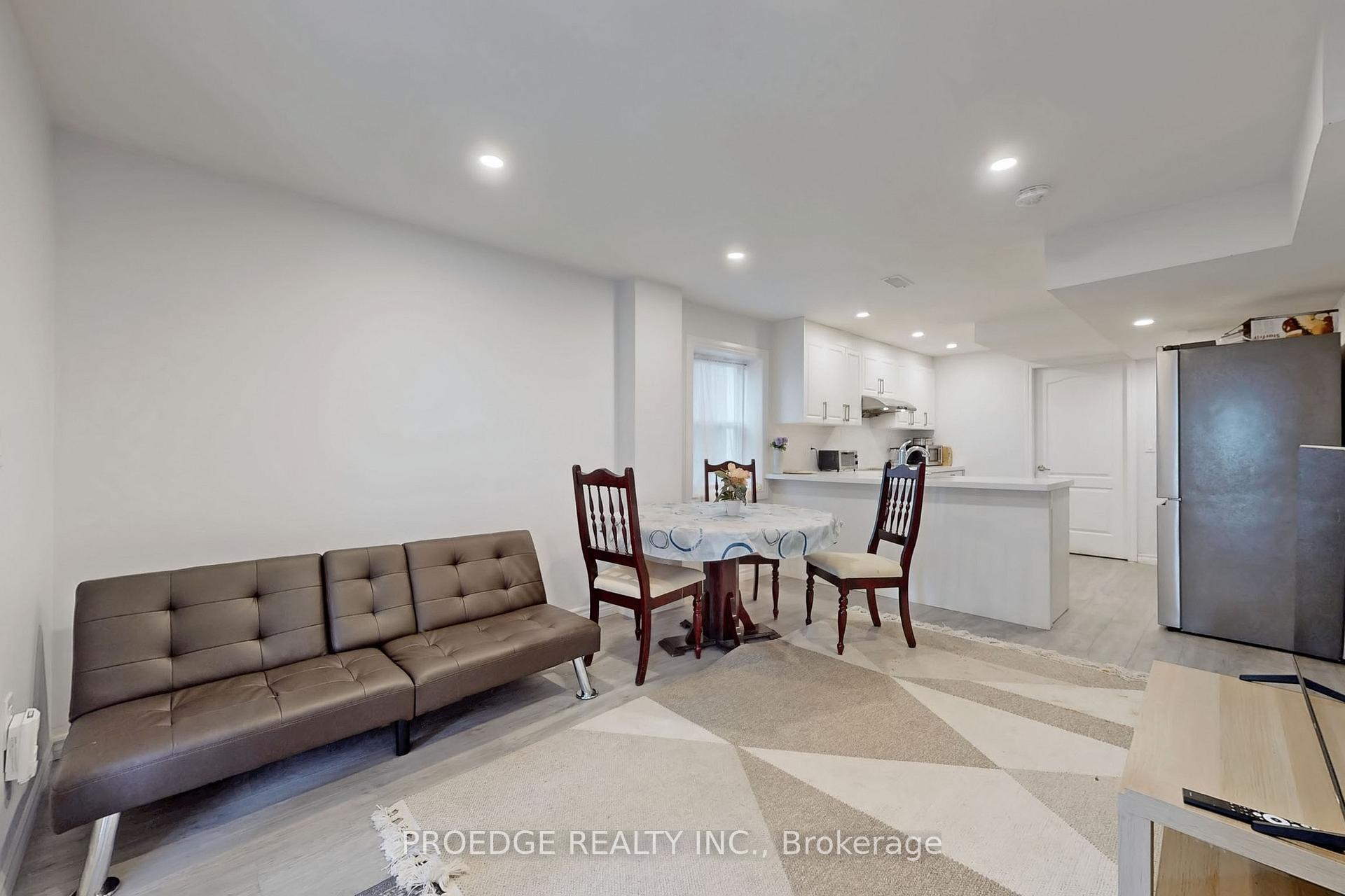 Photo 42 of 361 Beechdrops Drive, Waterloo, Vista Hills — HOMEH