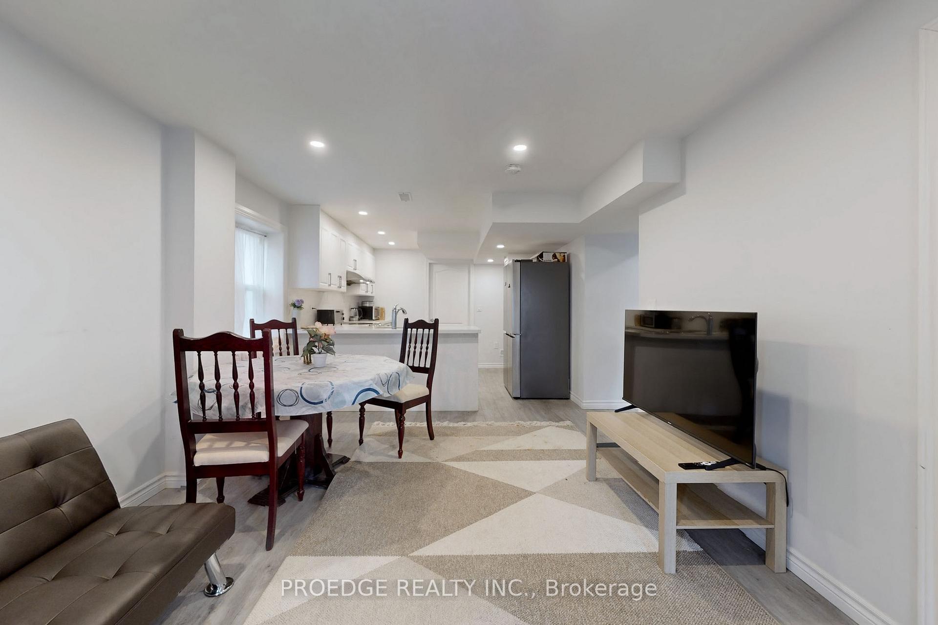 Photo 43 of 361 Beechdrops Drive, Waterloo, Vista Hills — HOMEH
