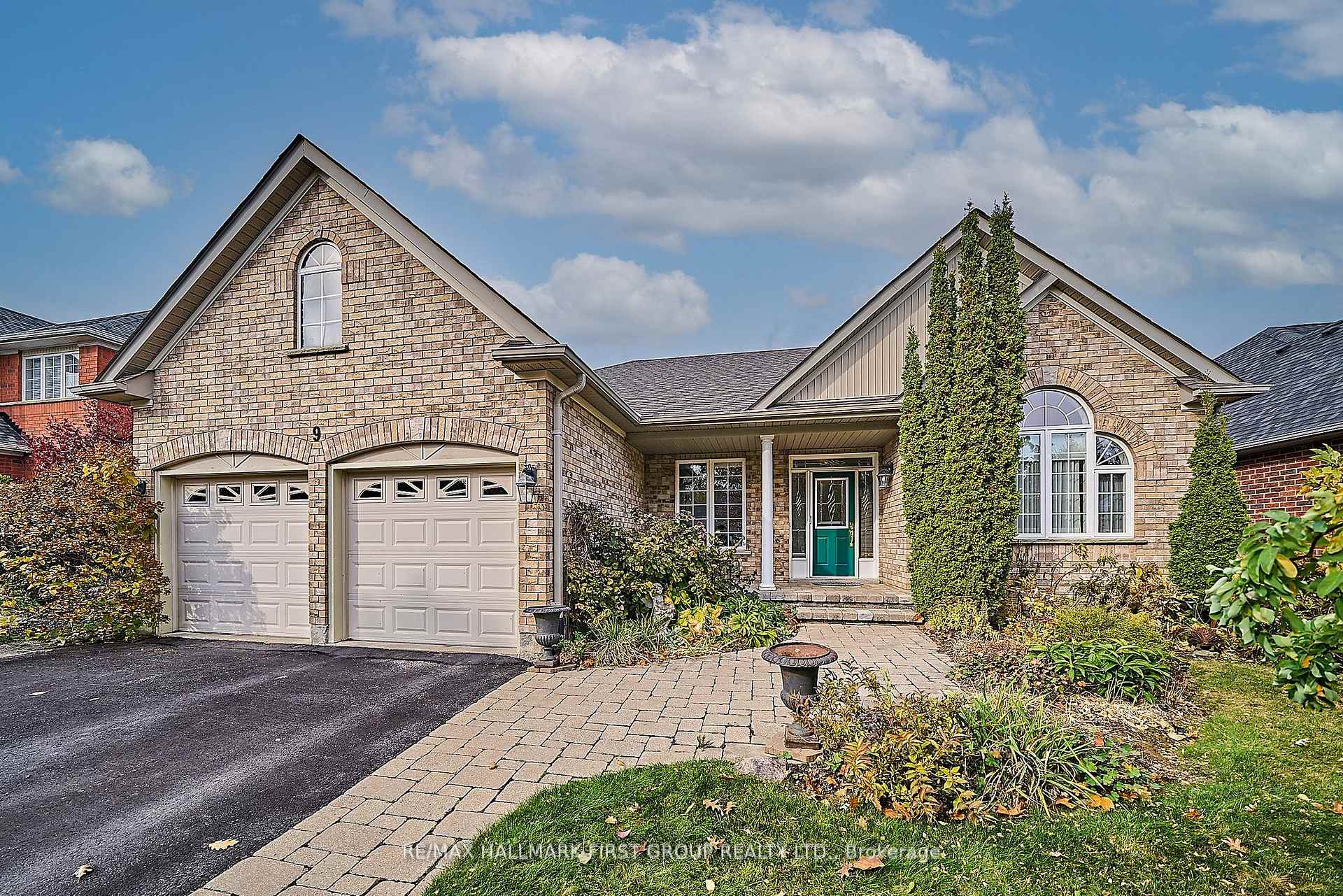 Photo 1 of 9 Oakside Drive, Uxbridge — HOMEH