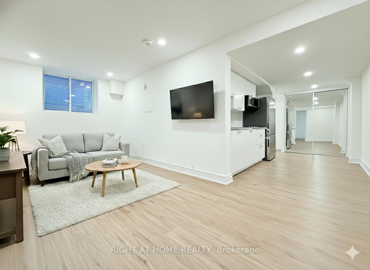 Front of Unit Lower, 54 George Kirby Street