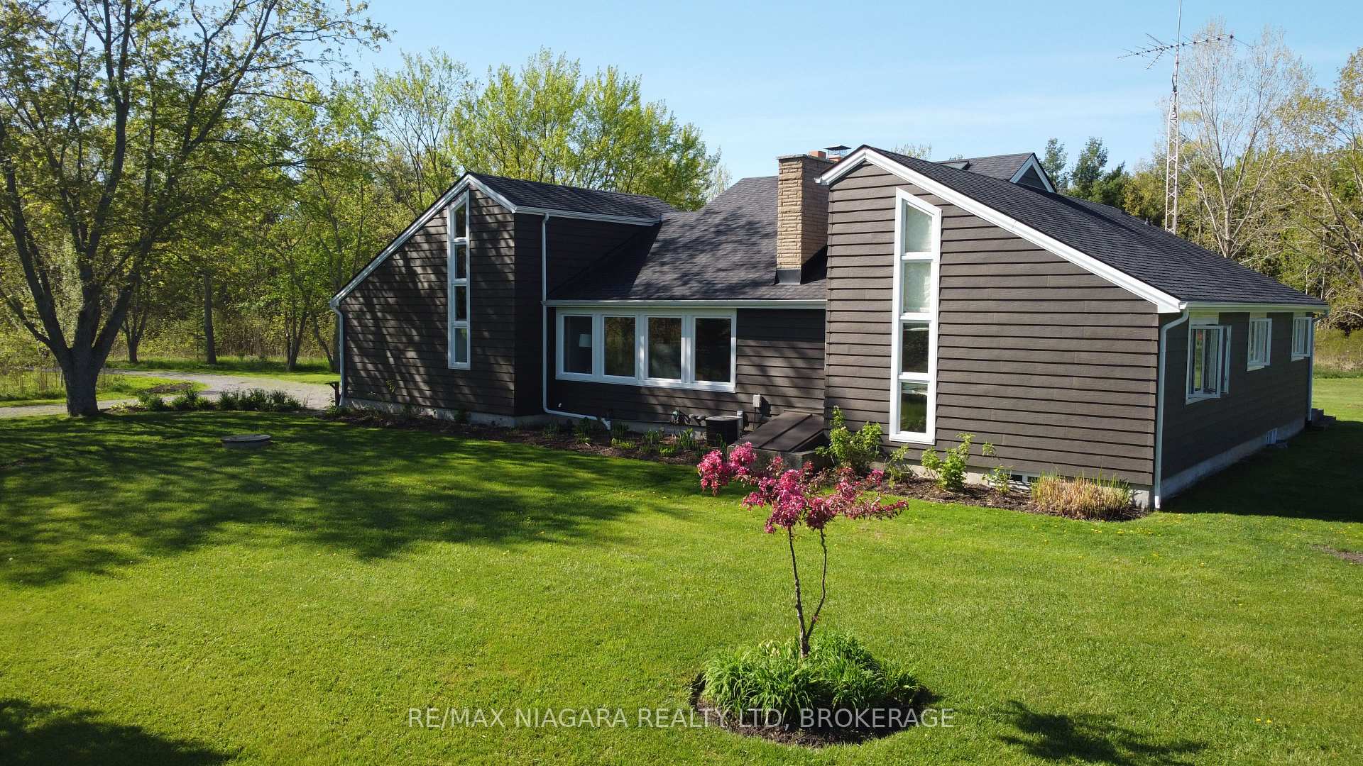 Front of 50672 Green Road S