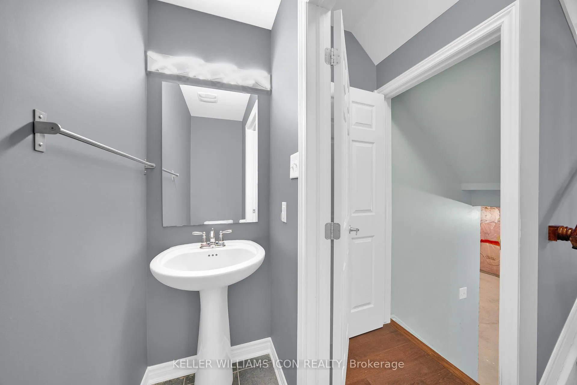 Photo 4 of 2212 Watercolours Way, Ottawa, Barrhaven - Half Moon Bay — HOMEH