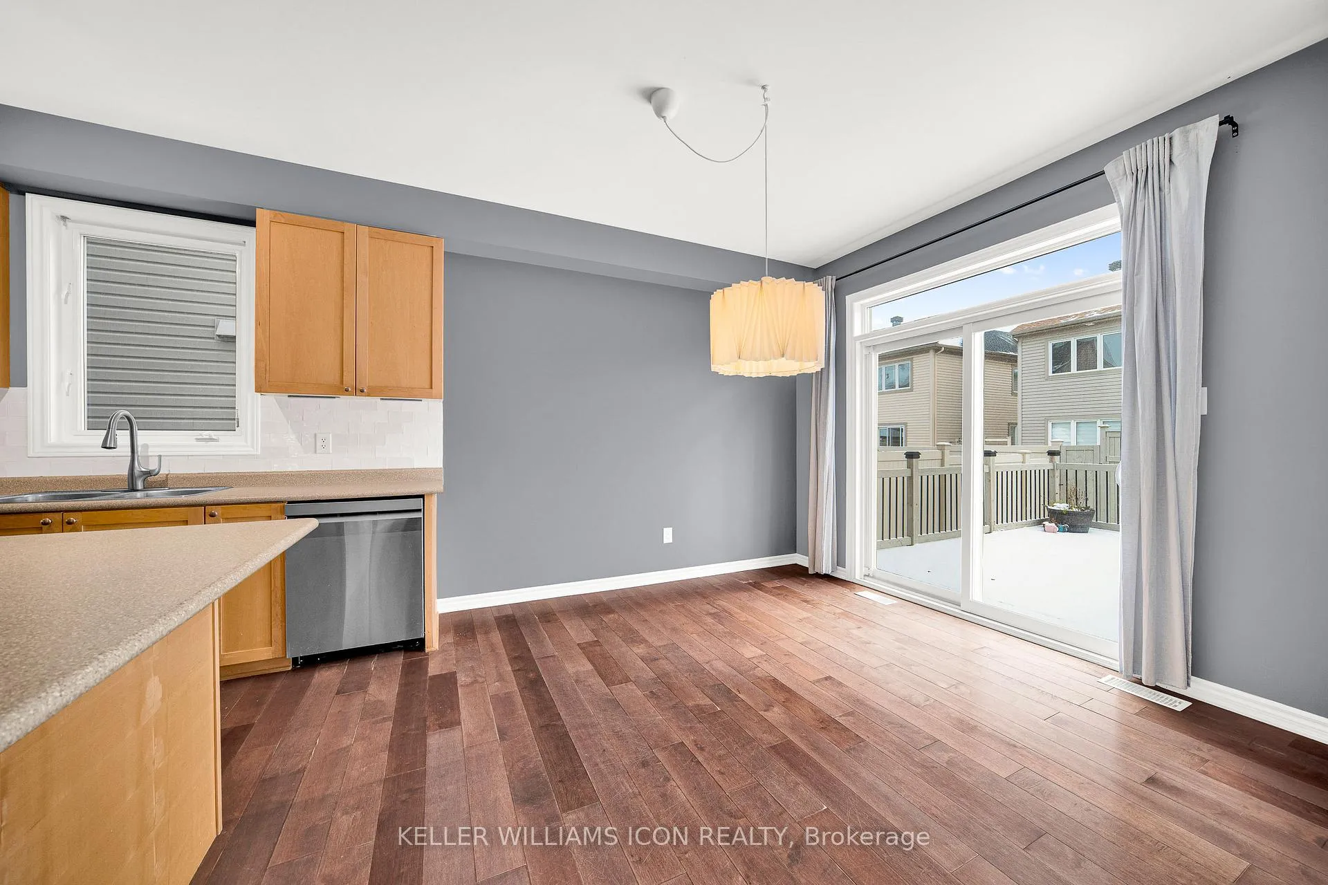 Photo 7 of 2212 Watercolours Way, Ottawa, Barrhaven - Half Moon Bay — HOMEH