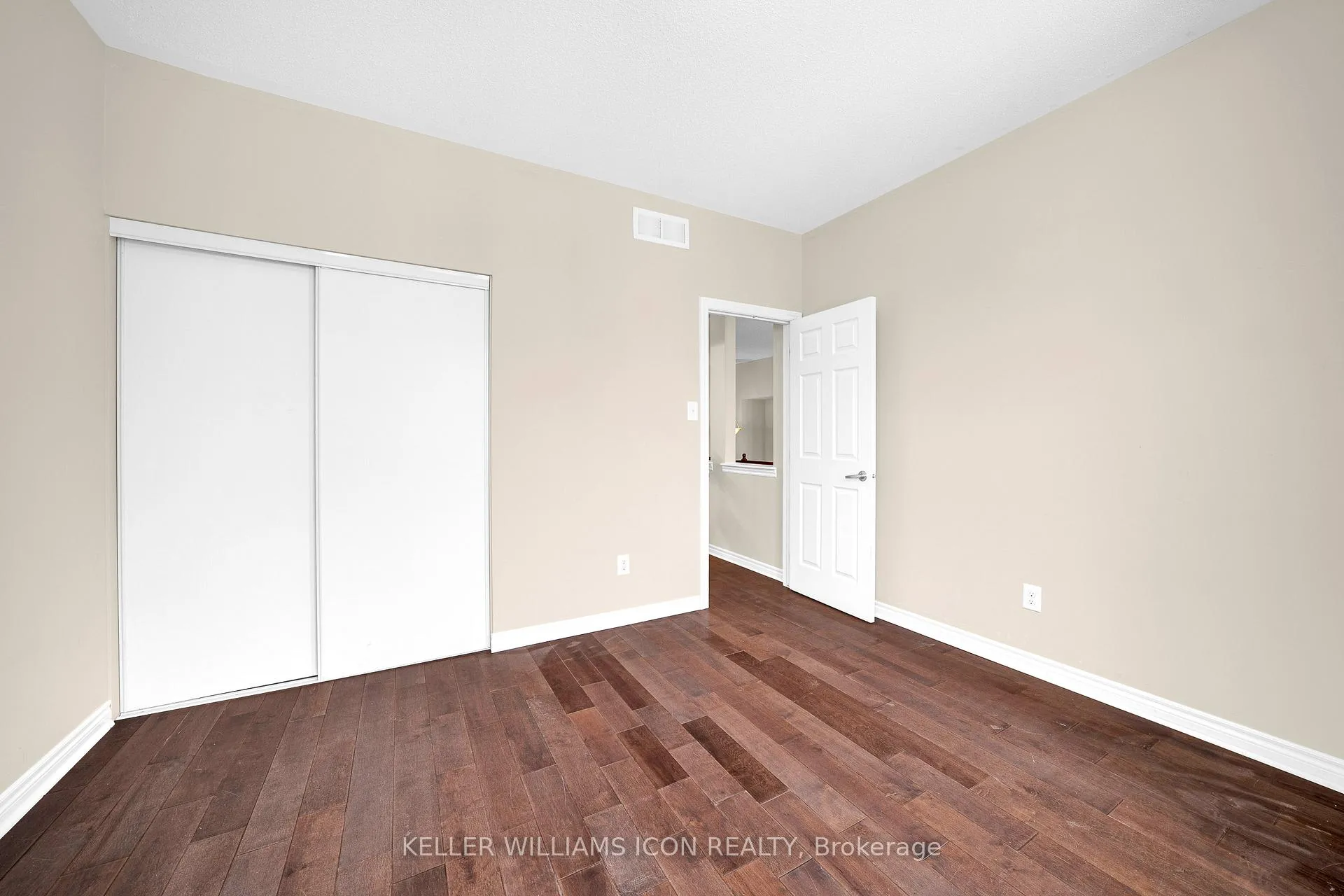 Photo 15 of 2212 Watercolours Way, Ottawa, Barrhaven - Half Moon Bay — HOMEH