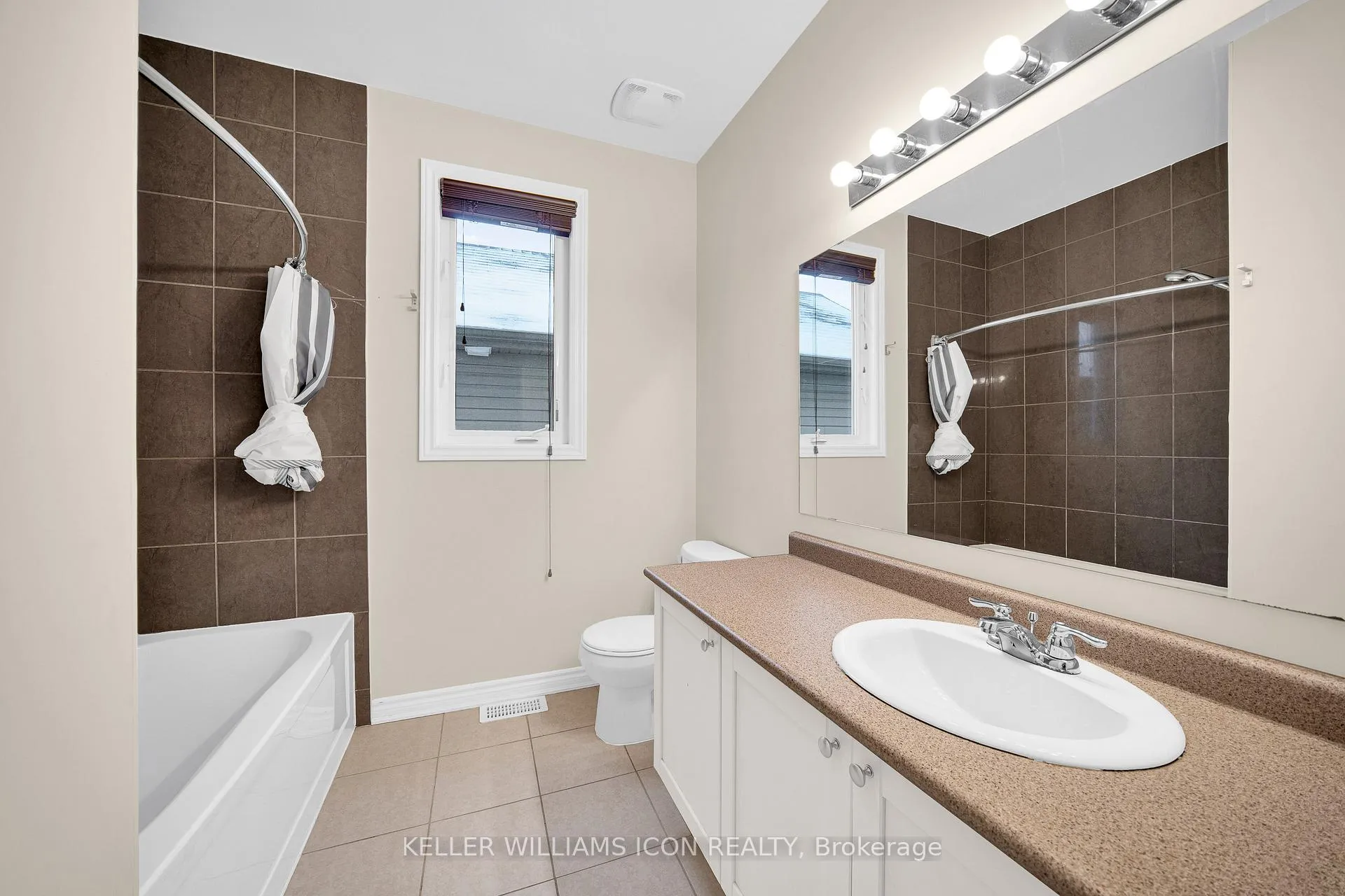 Photo 17 of 2212 Watercolours Way, Ottawa, Barrhaven - Half Moon Bay — HOMEH