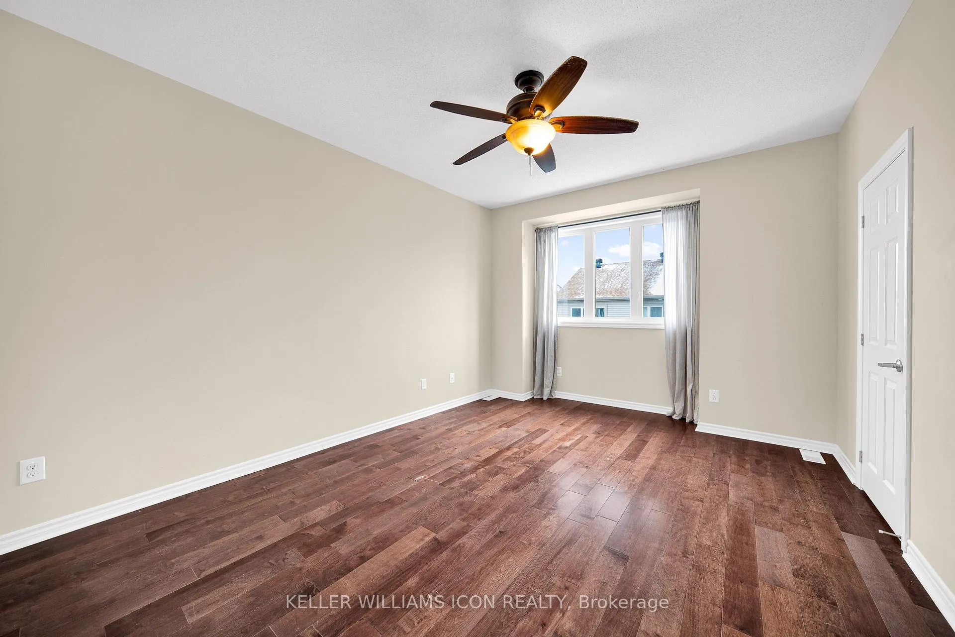 Photo 18 of 2212 Watercolours Way, Ottawa, Barrhaven - Half Moon Bay — HOMEH