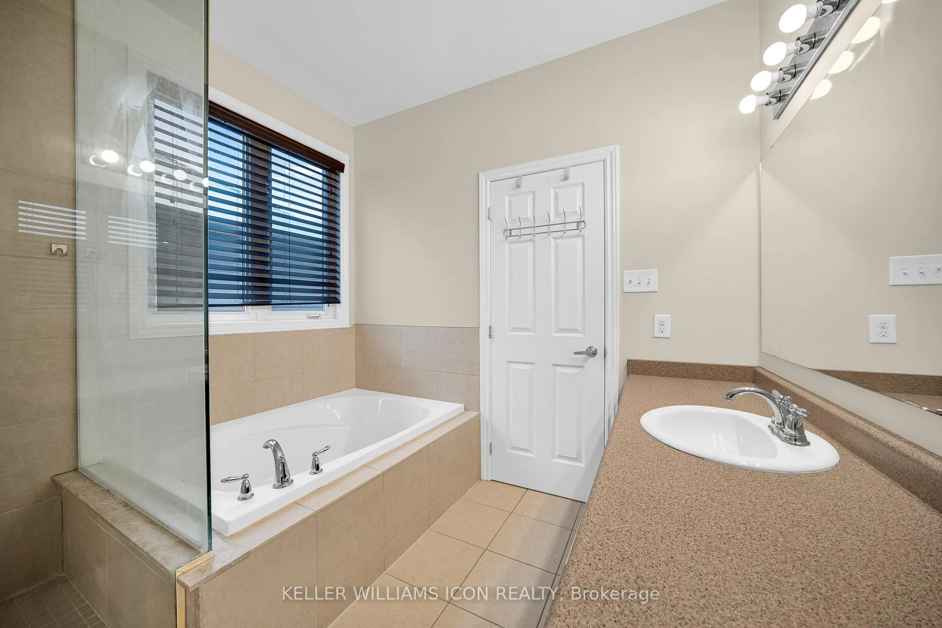 Photo 21 of 2212 Watercolours Way, Ottawa, Barrhaven - Half Moon Bay — HOMEH