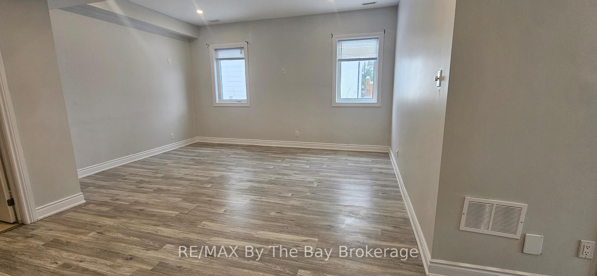 Photo 5 of Unit Unit B, 10 Elm Drive, Wasaga Beach — HOMEH