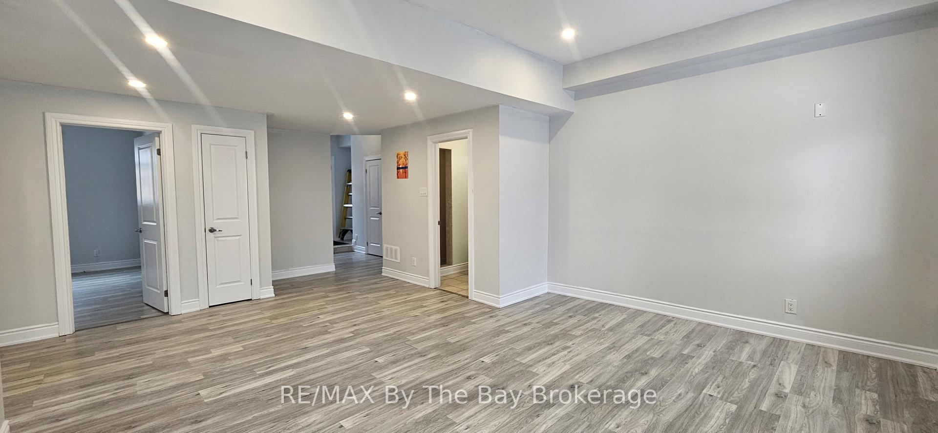 Photo 6 of Unit Unit B, 10 Elm Drive, Wasaga Beach — HOMEH