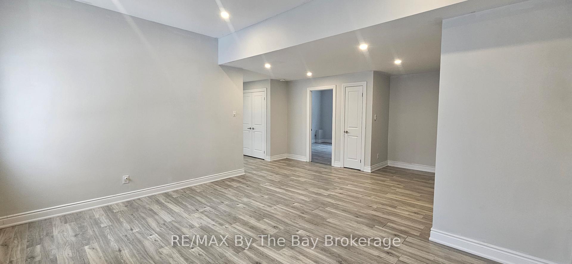 Photo 8 of Unit Unit B, 10 Elm Drive, Wasaga Beach — HOMEH