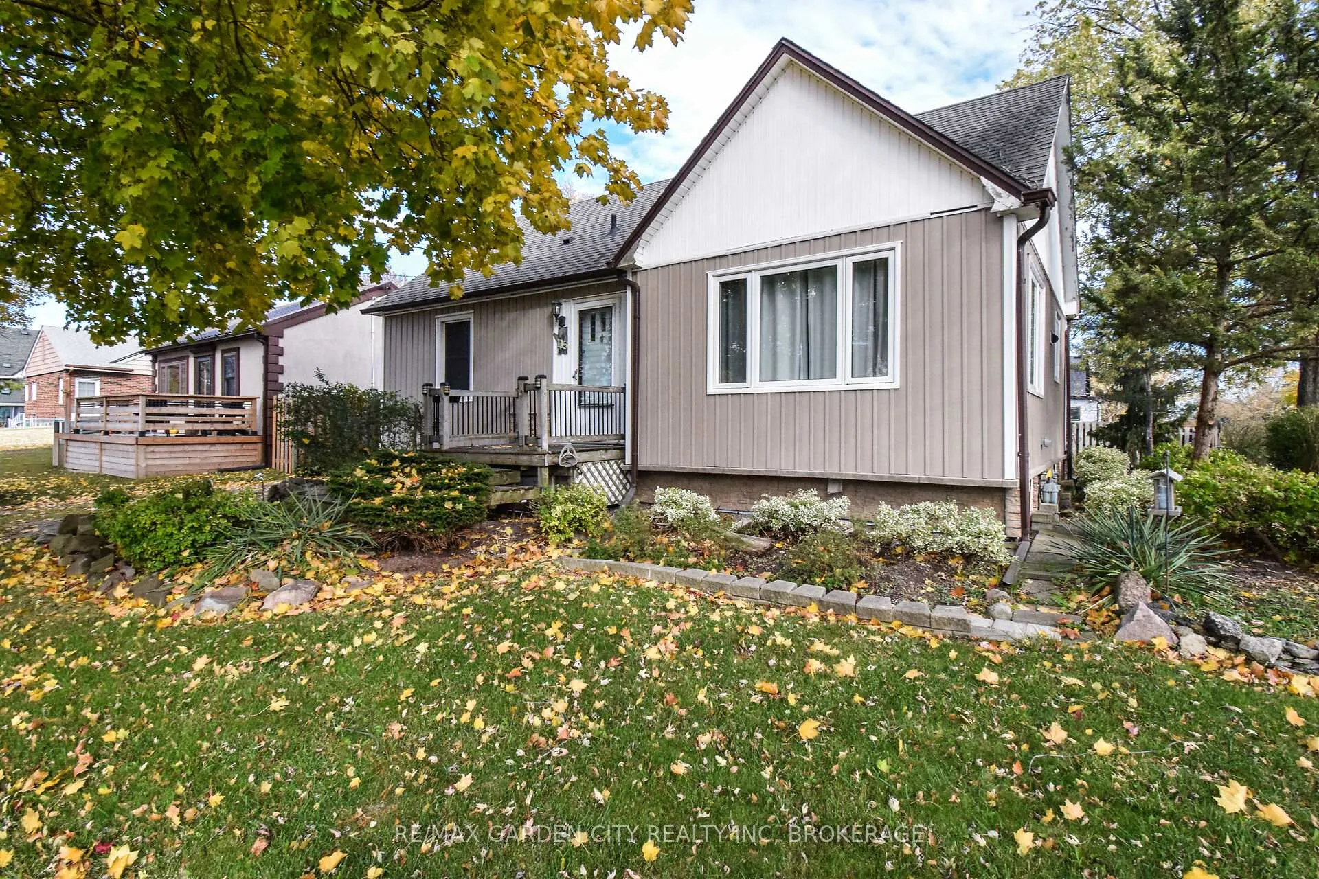 Photo 3 of 115 Marshall Avenue, Welland, Broadway — HOMEH