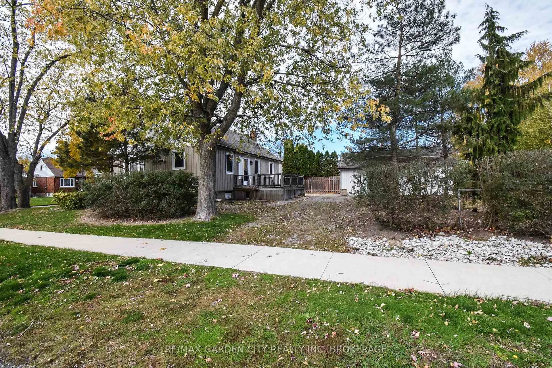Photo 6 of 115 Marshall Avenue, Welland, Broadway — HOMEH