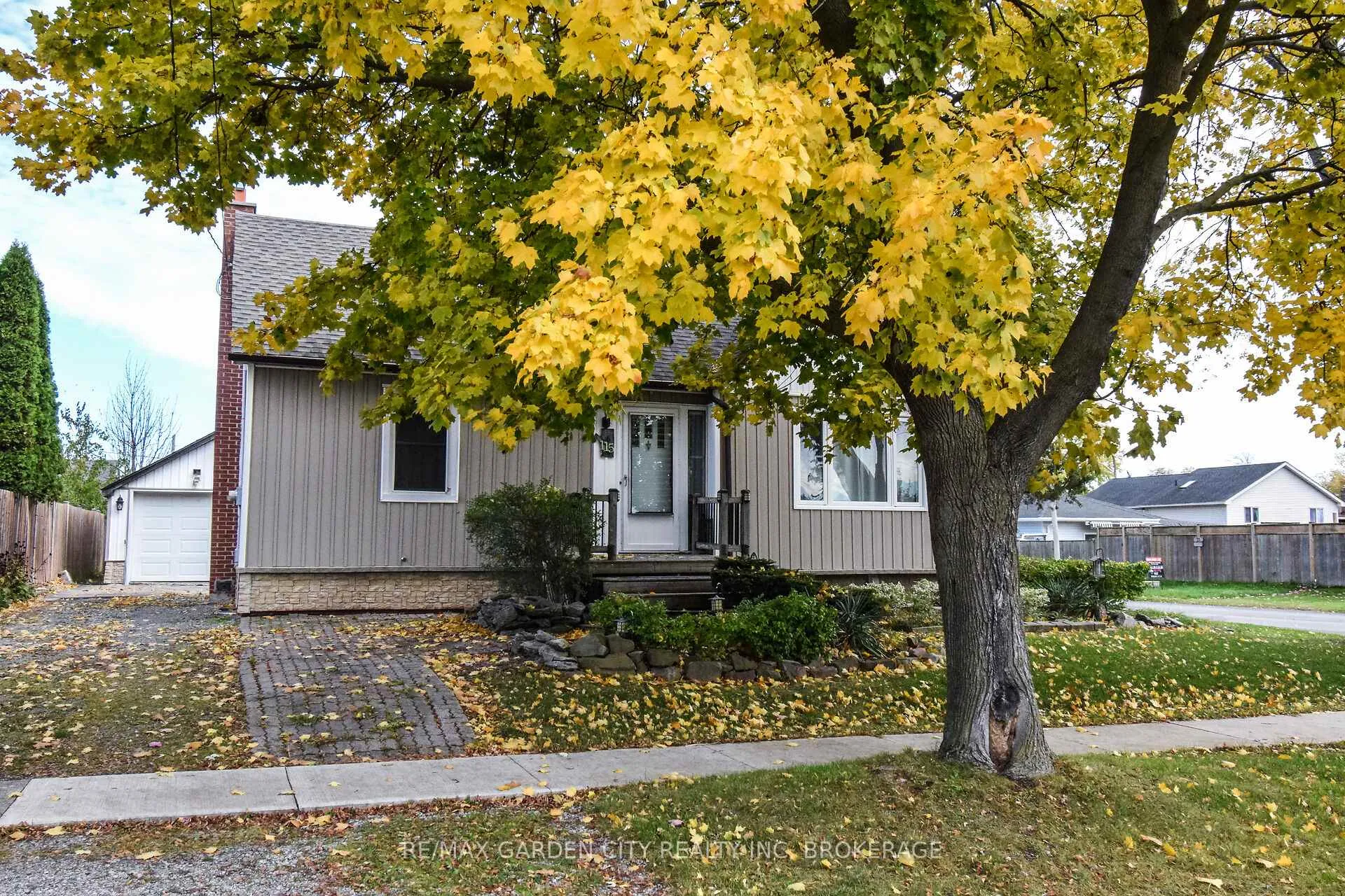 Photo 7 of 115 Marshall Avenue, Welland, Broadway — HOMEH