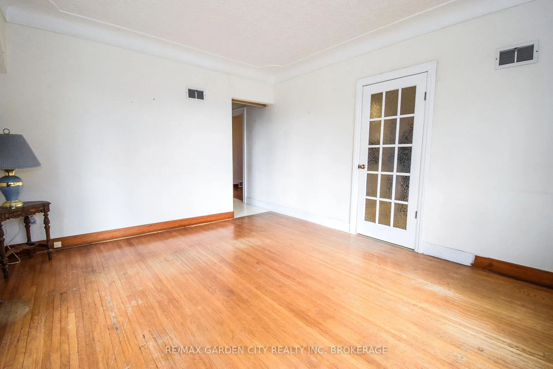 Photo 13 of 115 Marshall Avenue, Welland, Broadway — HOMEH