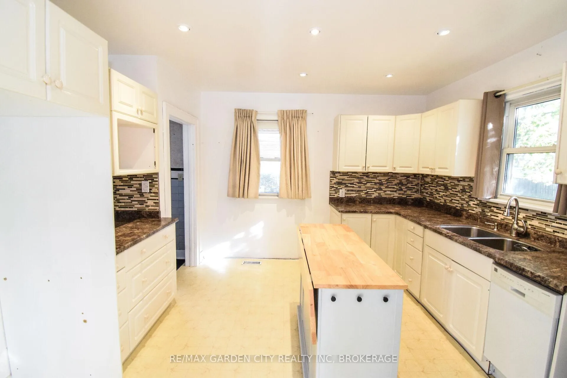 Photo 14 of 115 Marshall Avenue, Welland, Broadway — HOMEH