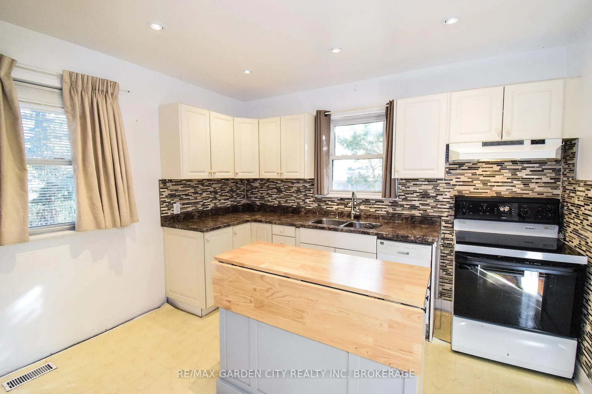 Photo 15 of 115 Marshall Avenue, Welland, Broadway — HOMEH