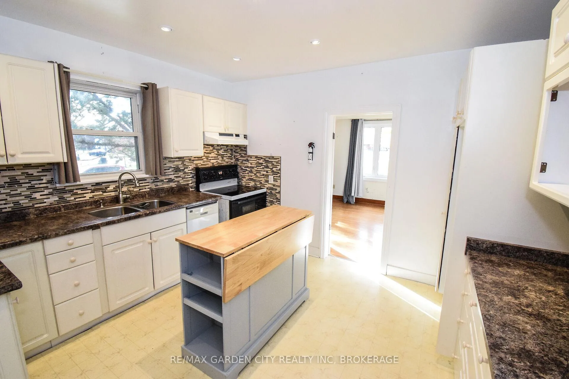Photo 17 of 115 Marshall Avenue, Welland, Broadway — HOMEH
