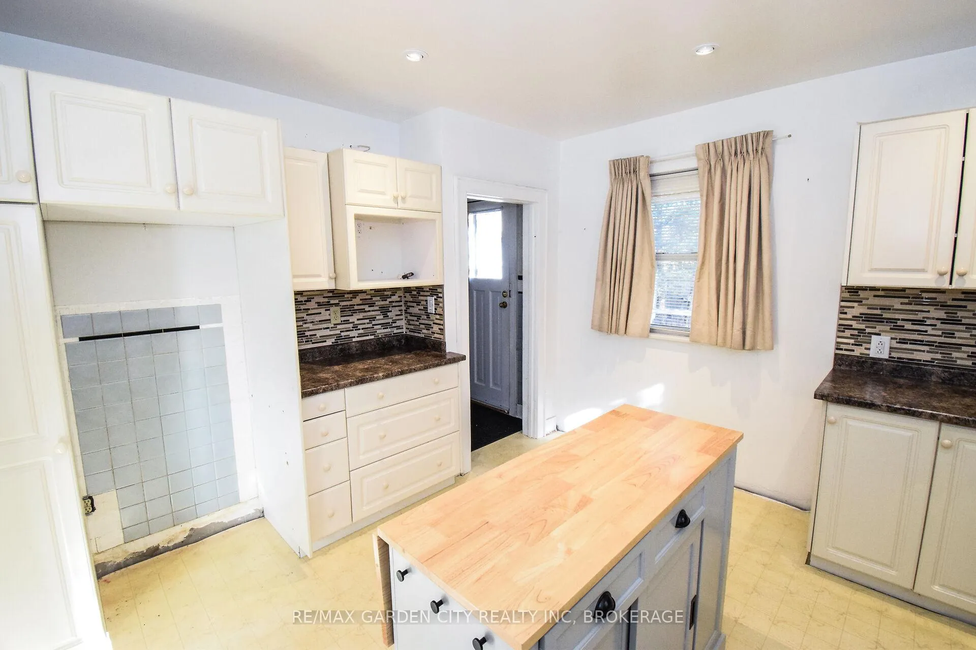 Photo 19 of 115 Marshall Avenue, Welland, Broadway — HOMEH