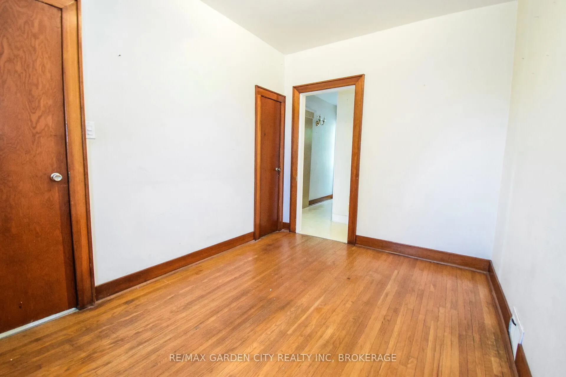 Photo 24 of 115 Marshall Avenue, Welland, Broadway — HOMEH