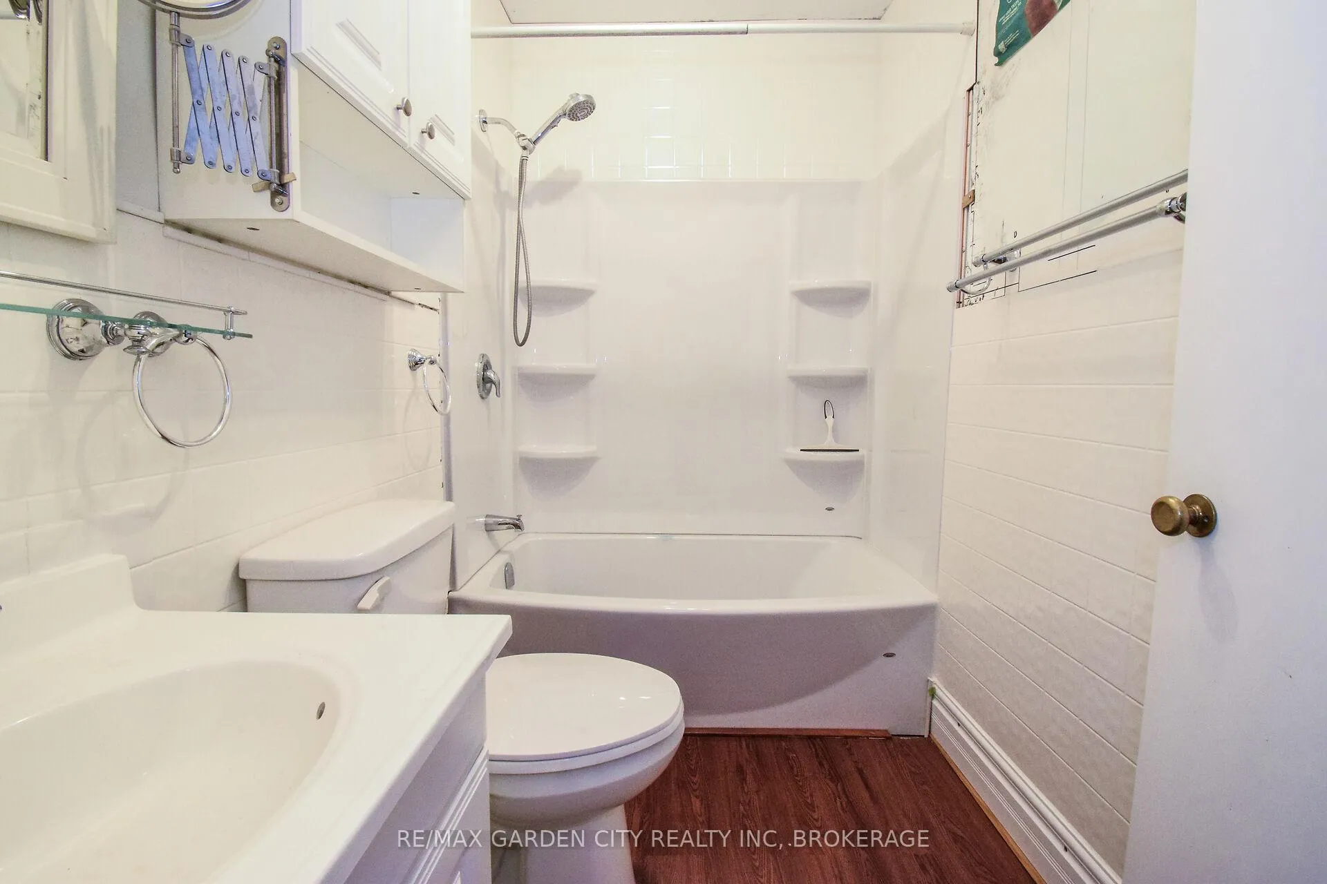 Photo 25 of 115 Marshall Avenue, Welland, Broadway — HOMEH