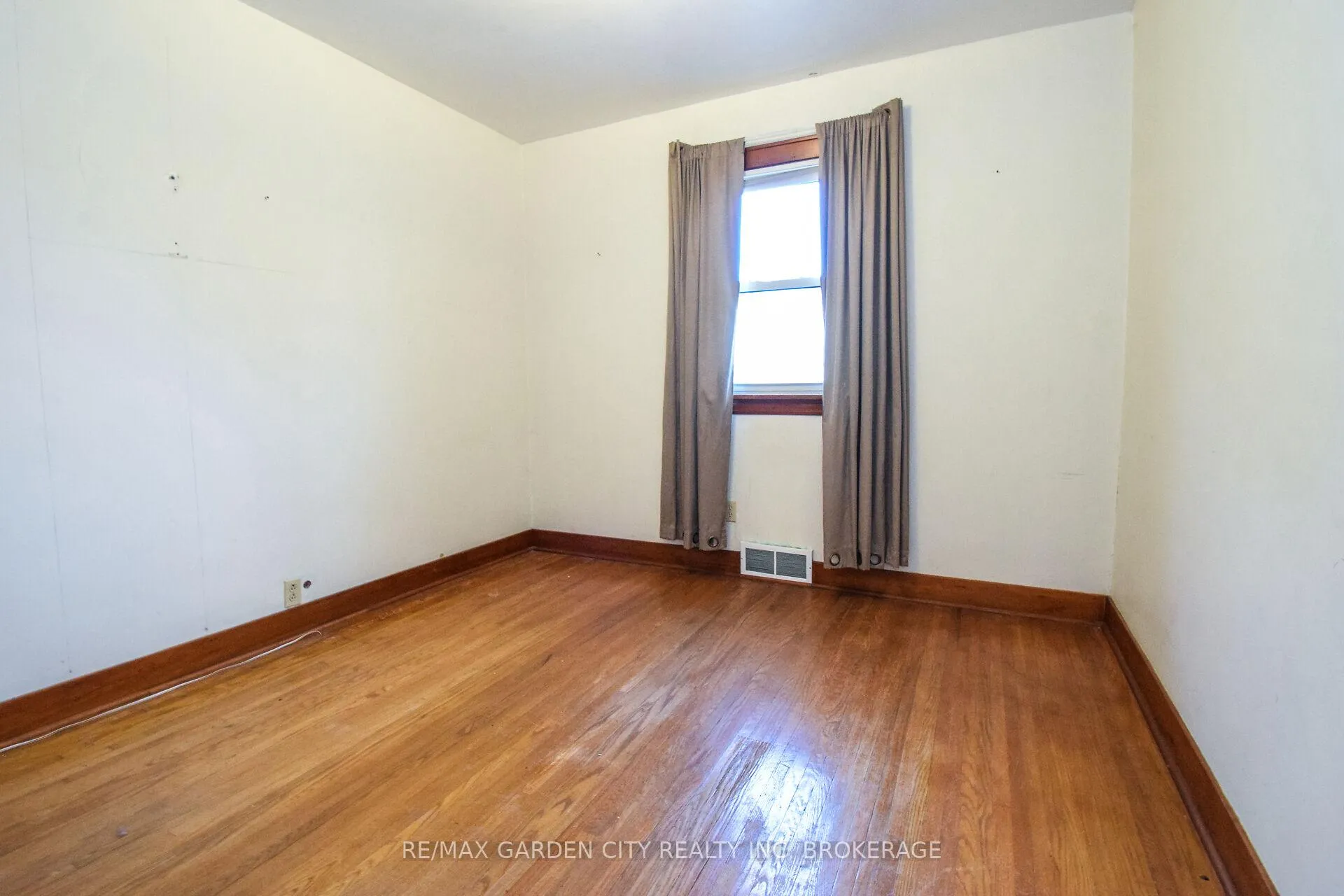 Photo 27 of 115 Marshall Avenue, Welland, Broadway — HOMEH