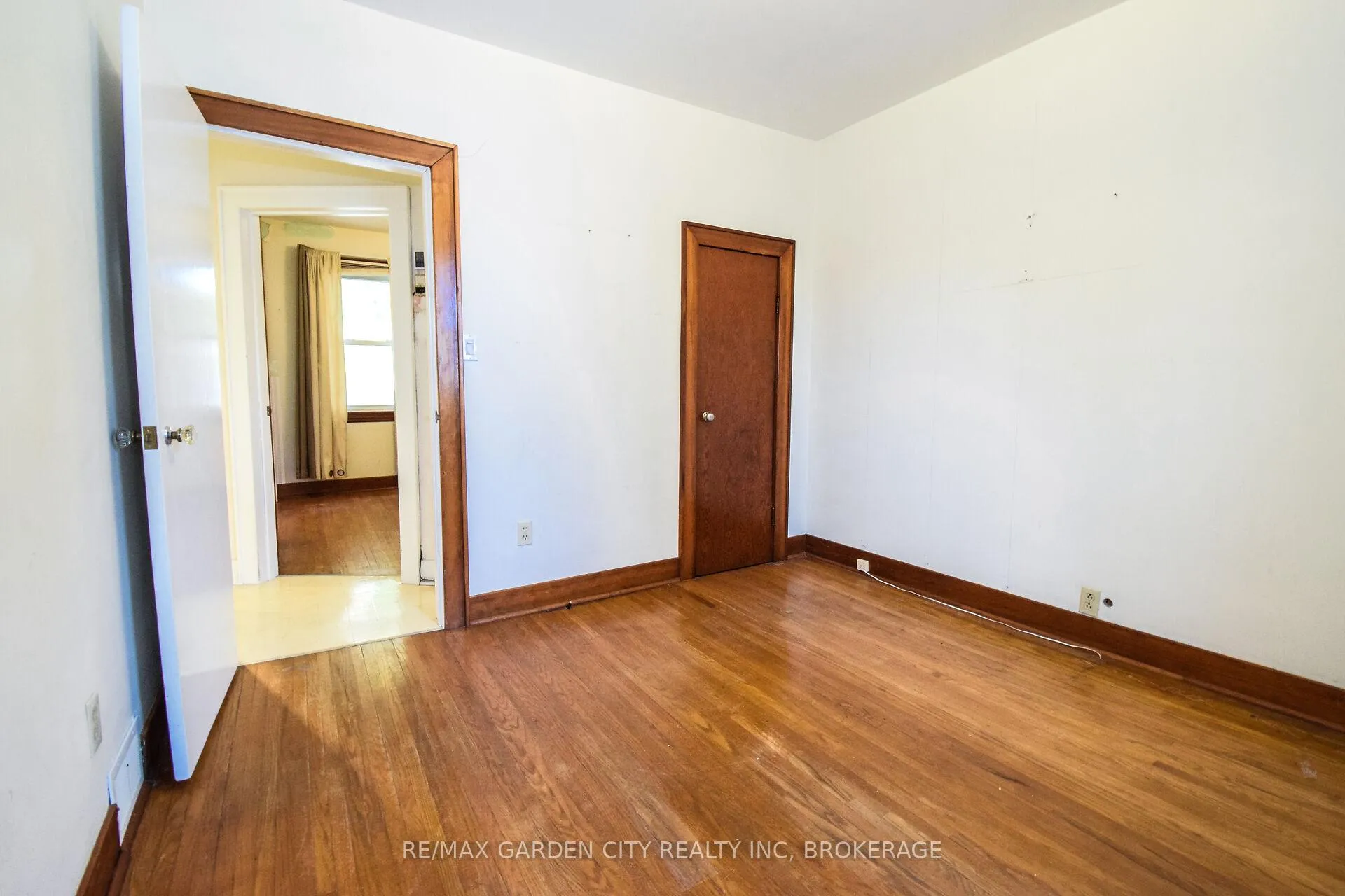 Photo 28 of 115 Marshall Avenue, Welland, Broadway — HOMEH