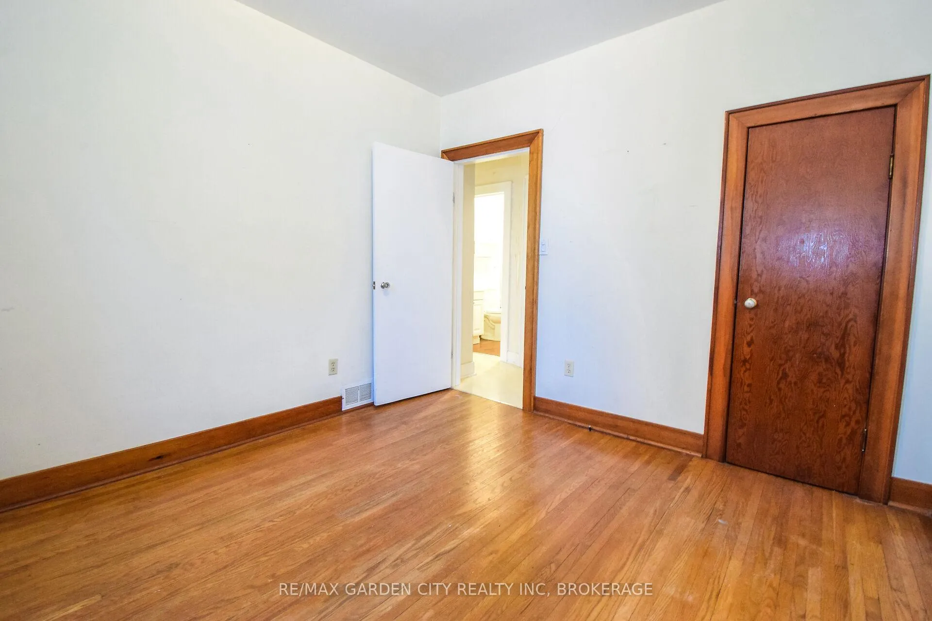 Photo 29 of 115 Marshall Avenue, Welland, Broadway — HOMEH