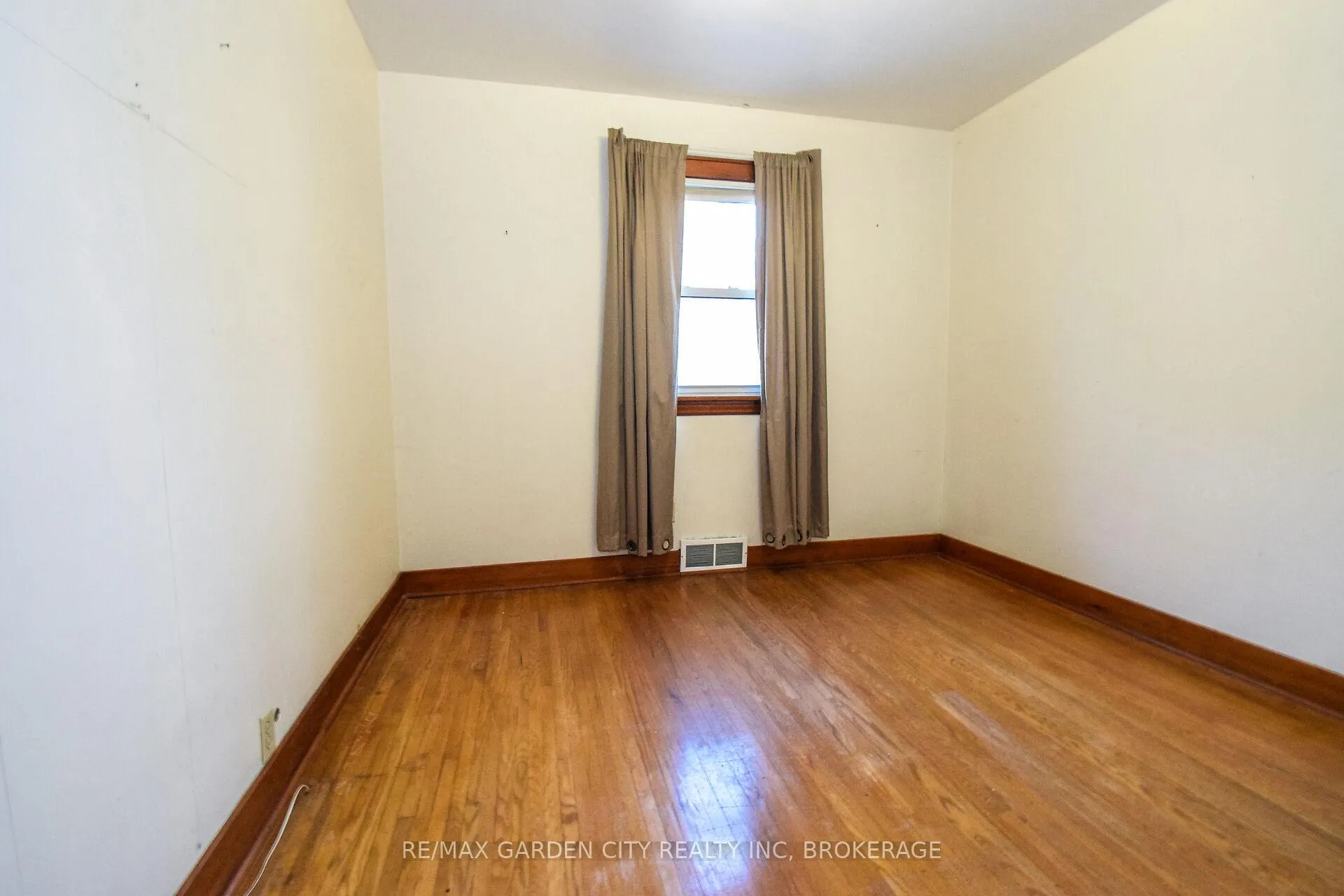 Photo 30 of 115 Marshall Avenue, Welland, Broadway — HOMEH