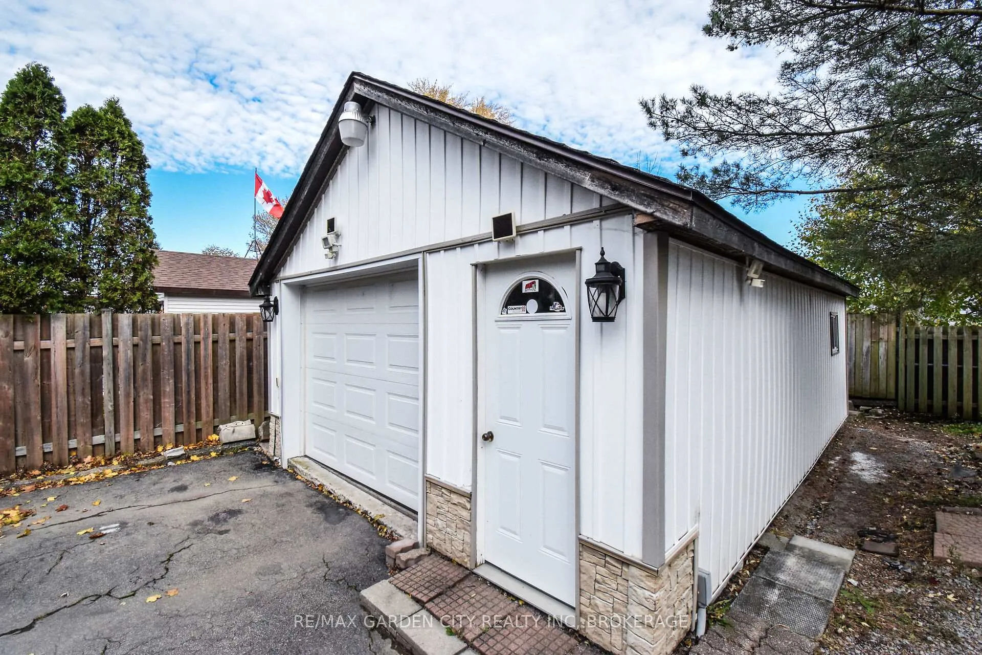 Photo 31 of 115 Marshall Avenue, Welland, Broadway — HOMEH