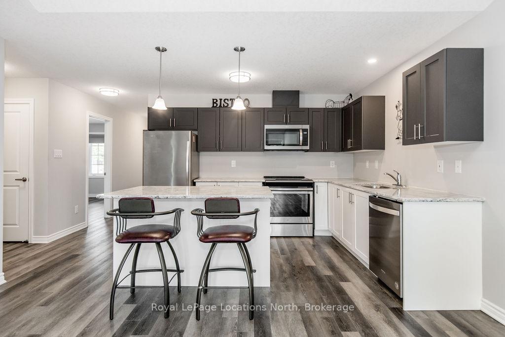 Photo 3 of 26 Ivy Crescent, Wasaga Beach — HOMEH