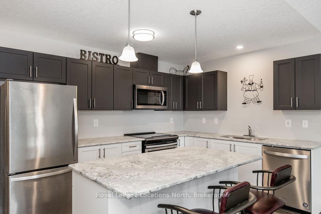 Photo 5 of 26 Ivy Crescent, Wasaga Beach — HOMEH