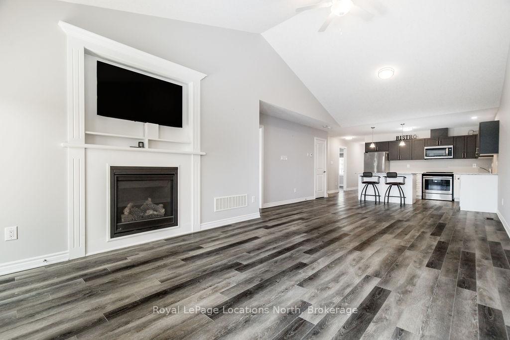 Photo 9 of 26 Ivy Crescent, Wasaga Beach — HOMEH